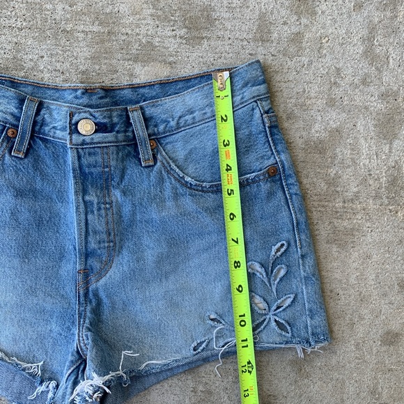 Levi’s 501 Floral Cut Out Jean Shorts - Picture 6 of 12